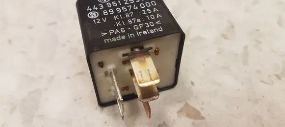Audi A4 S4 B5 8D Other relay 44391253AA 899574000