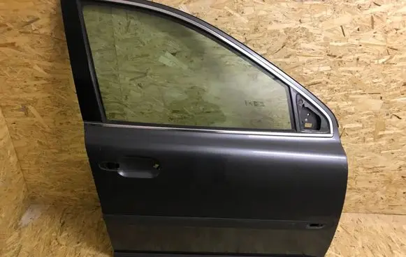 Volvo XC70 Front door