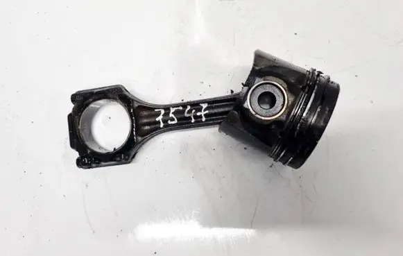 Volkswagen PASSAT B5 Piston with connecting rod