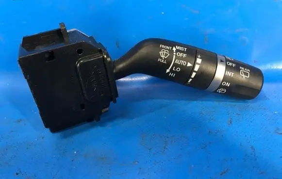 Mazda 3 II Gear shift switch/knob BBN666128