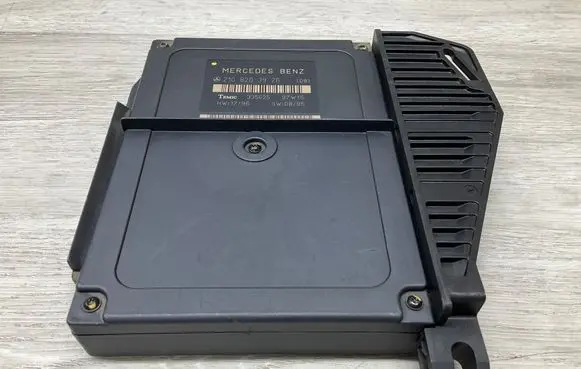Mercedes-Benz E W210 Engine control unit/module ECU 2108203926