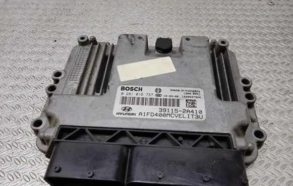 Hyundai i30 Engine control unit/module 0281016737 391152A410
