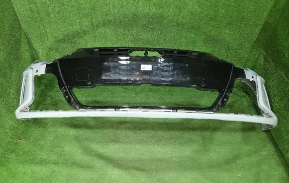 Audi e-tron Front bumper 4J3807529