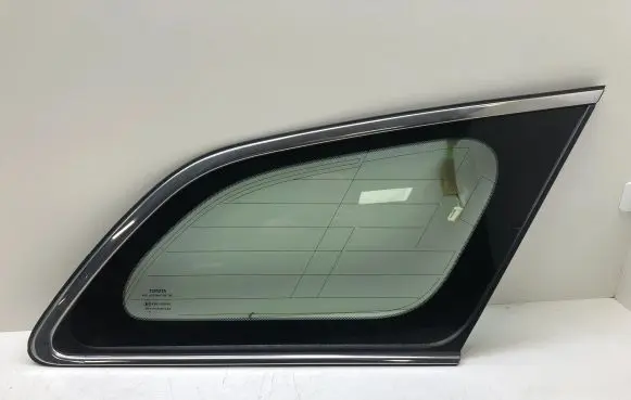 Toyota Avensis T270 Rear side window