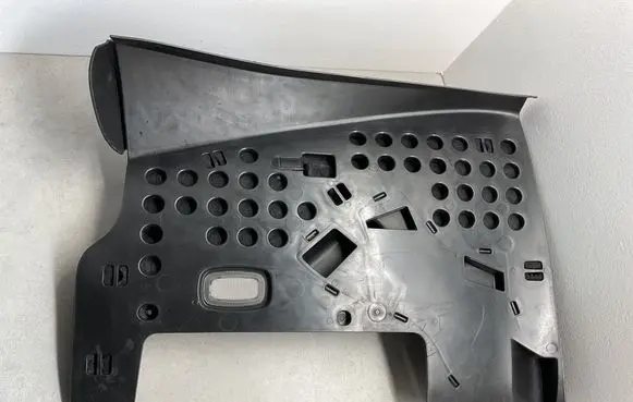 Mercedes-Benz C W204 Dashboard lower bottom trim panel 107211 A2046800282