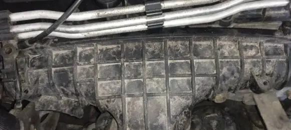 Volkswagen Golf V Intake manifold SUSKLENDEM