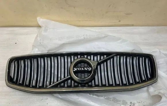 Volvo V60 Front bumper upper radiator grill 32132224