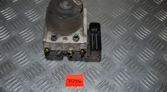 Skoda Octavia Mk2 (1Z) ABS Pump 1K0907379AQ