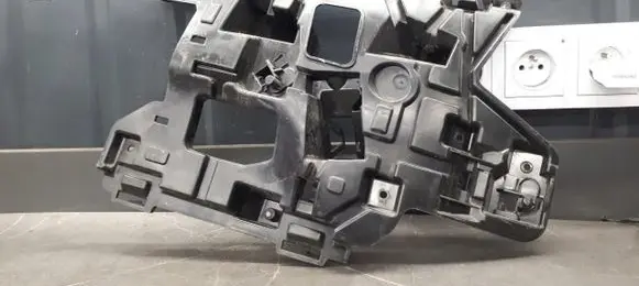 Volvo V40 Front bumper mounting bracket 31425001
