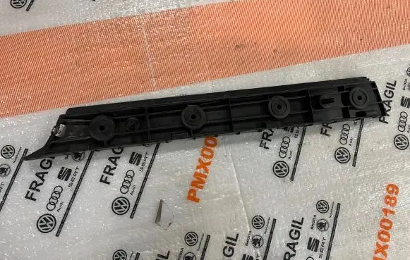 Cadillac Escalade Rear bumper mounting bracket 22806425