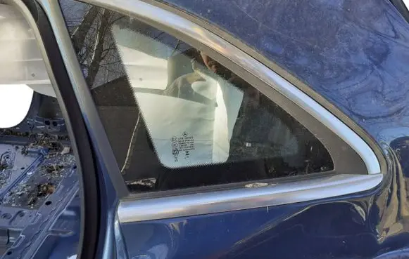 Mercedes-Benz EQA Rear side window 4100106762 E000255 43R00048