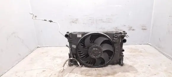 Mercedes-Benz CLS C218 X218 Coolant radiator 2049061403 2045000554
