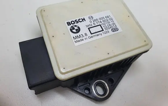 BMW 5 E60 E61 ESP acceleration yaw rate sensor 6774602 3452677460202 0265005681