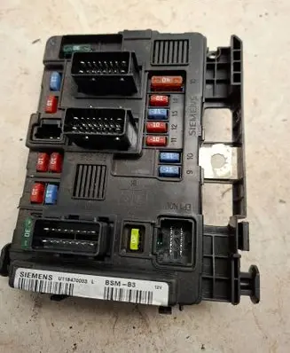 Citroen Xsara Picasso Fuse module U118470003L 9650618480