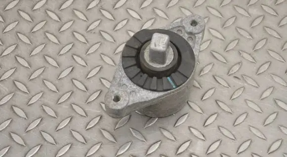 Maserati Ghibli Engine mount bracket 06700048710