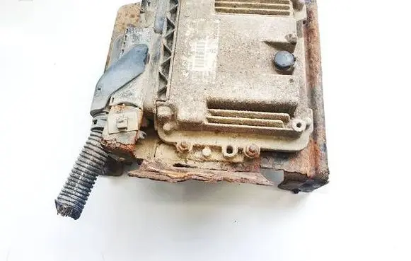 Opel Astra H Engine control unit/module 0281011943