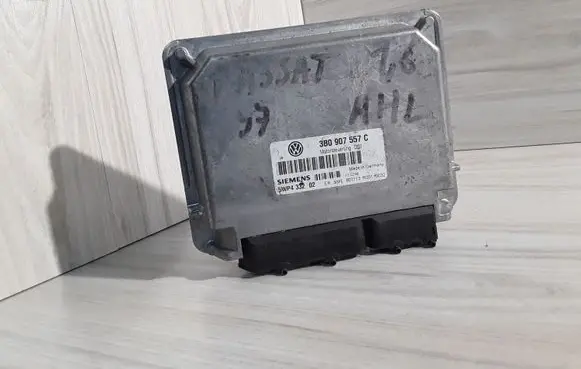 Volkswagen PASSAT B5 Engine control unit/module 5WP433202 3B0907557C