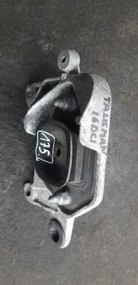 Engine mount vacuum valve