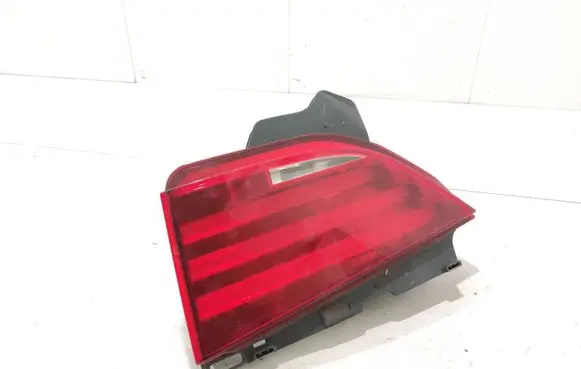 Nissan Navara D40 Tailgate rear/tail lights