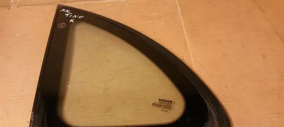 Nissan Almera Tino Rear side window