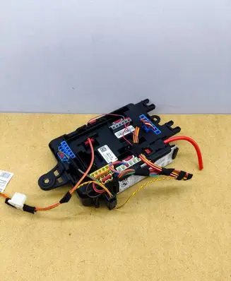 BMW 3 F30 F35 F31 Fuse module 9261111 19178000001 11032013