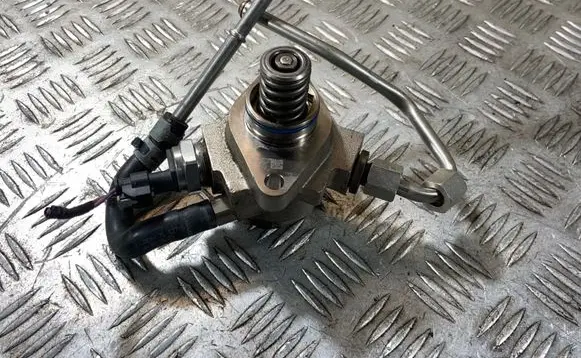 Skoda Fabia Mk3 (NJ) Fuel injection high pressure pump 04E127026AT 04E127026