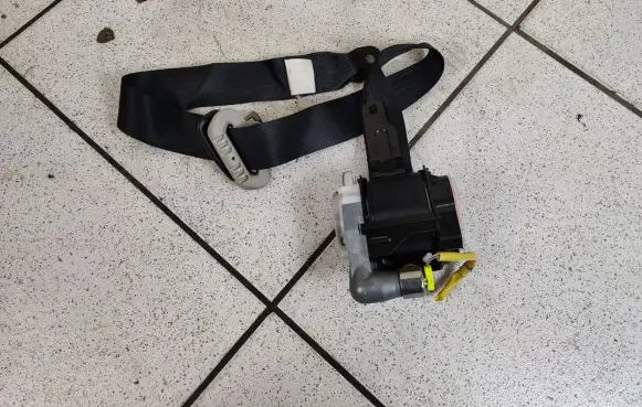 Mazda CX-9 Front seatbelt