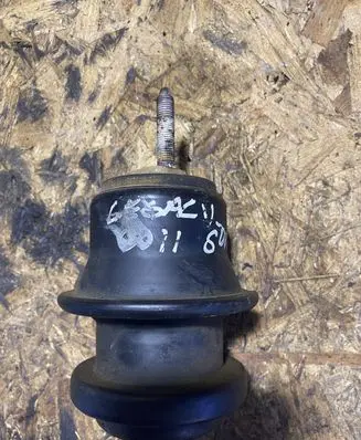 Subaru Legacy Engine mount bracket