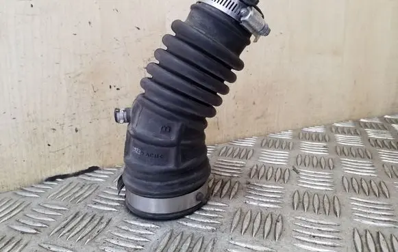 Nissan Juke I F15 Turbo air intake inlet pipe/hose