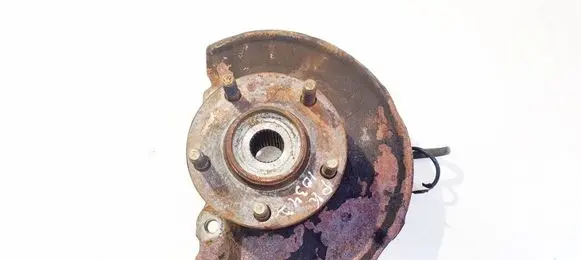 Front wheel hub