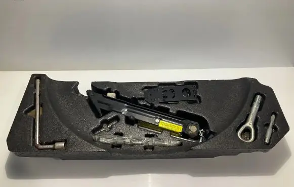 Mercedes-Benz ML W164 Tool set 