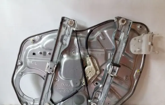 KIA Sorento Front window lifting mechanism without motor