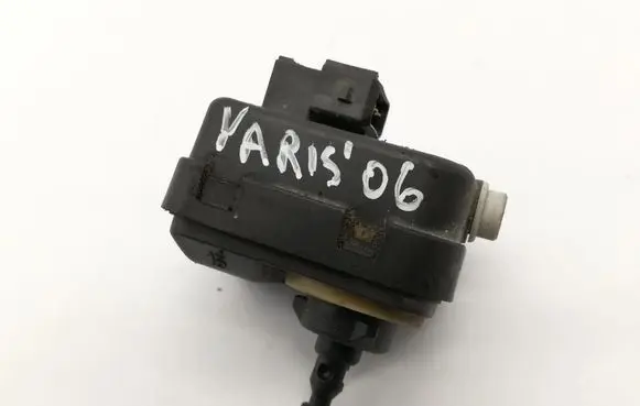 Toyota Yaris Headlight level adjustment motor 39036766