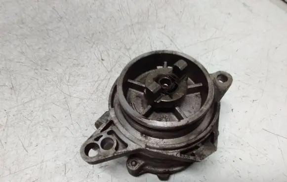 BMW 5 E39 Vacuum pump 96110885