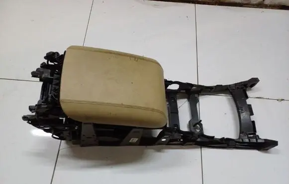 Mercedes-Benz R W251 Armrest 16878380