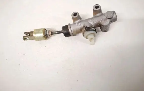 Toyota Avensis Verso Clutch master cylinder