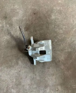 Suzuki Grand Vitara II Front brake caliper 