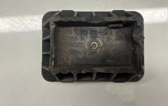 BMW 3 E90 E91 Jacking socket point 7123311