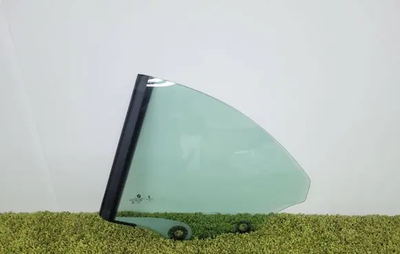 BMW 4 G22 G23 G24 G26 Rear side window 7955237