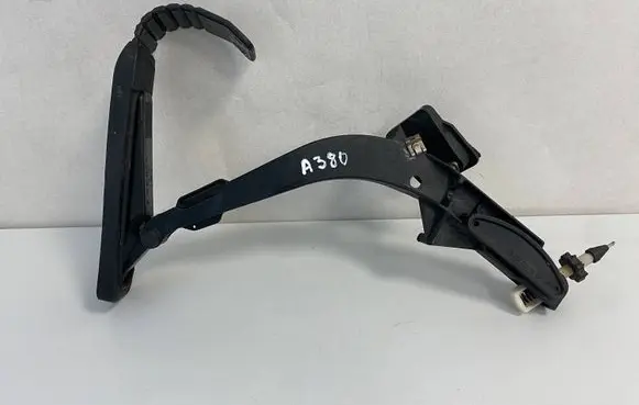 Mercedes-Benz E W210 Accelerator throttle pedal 1293010001