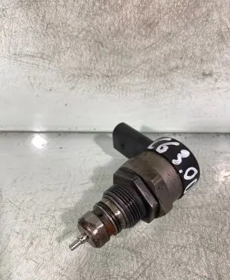 Audi A6 S6 C6 4F Fuel pressure regulator 057130764f