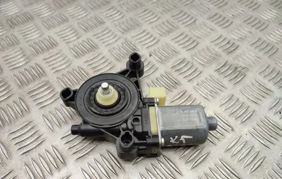 Volkswagen Golf Sportsvan Front door window regulator motor 0130822716 5Q0959802B