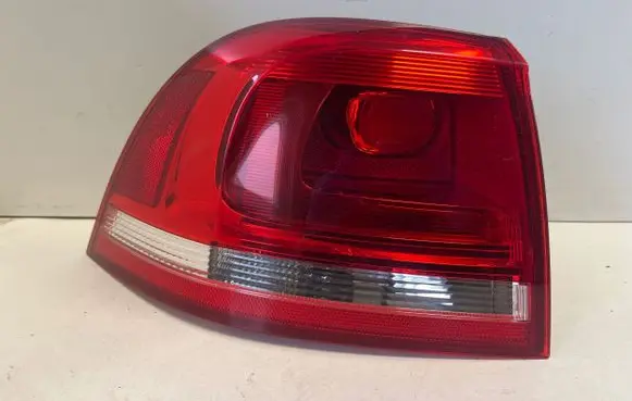 Volkswagen Touareg II Rear/tail lights 7P6945095D