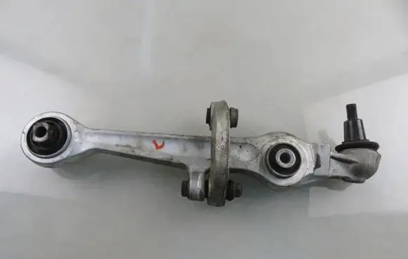 Audi A4 S4 B5 8D Front lower control arm/wishbone MGZ6001001