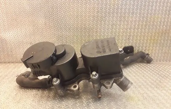 Mercedes-Benz A W169 Oil breather separator 6400101062 A6400101062