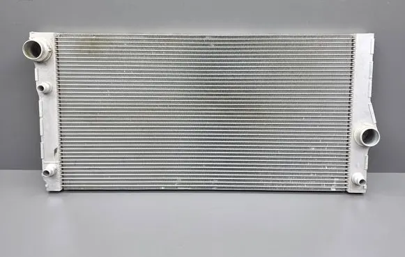 BMW 5 F10 F11 Coolant radiator 17117562586 1711756258601 7562586