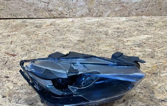 Mazda CX-3 Headlight/headlamp D10E-51030 S2501M631