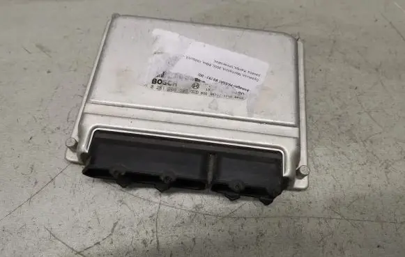 Volkswagen PASSAT B5 Engine control unit/module 0261206508