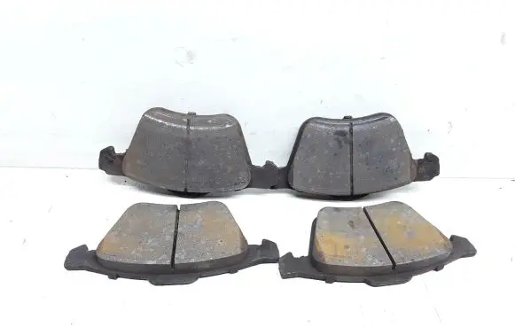 Volvo V70 Brake pads (front) 