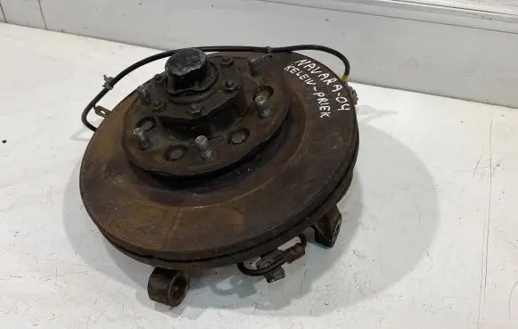 Nissan King Cab, Navara Front wheel hub
